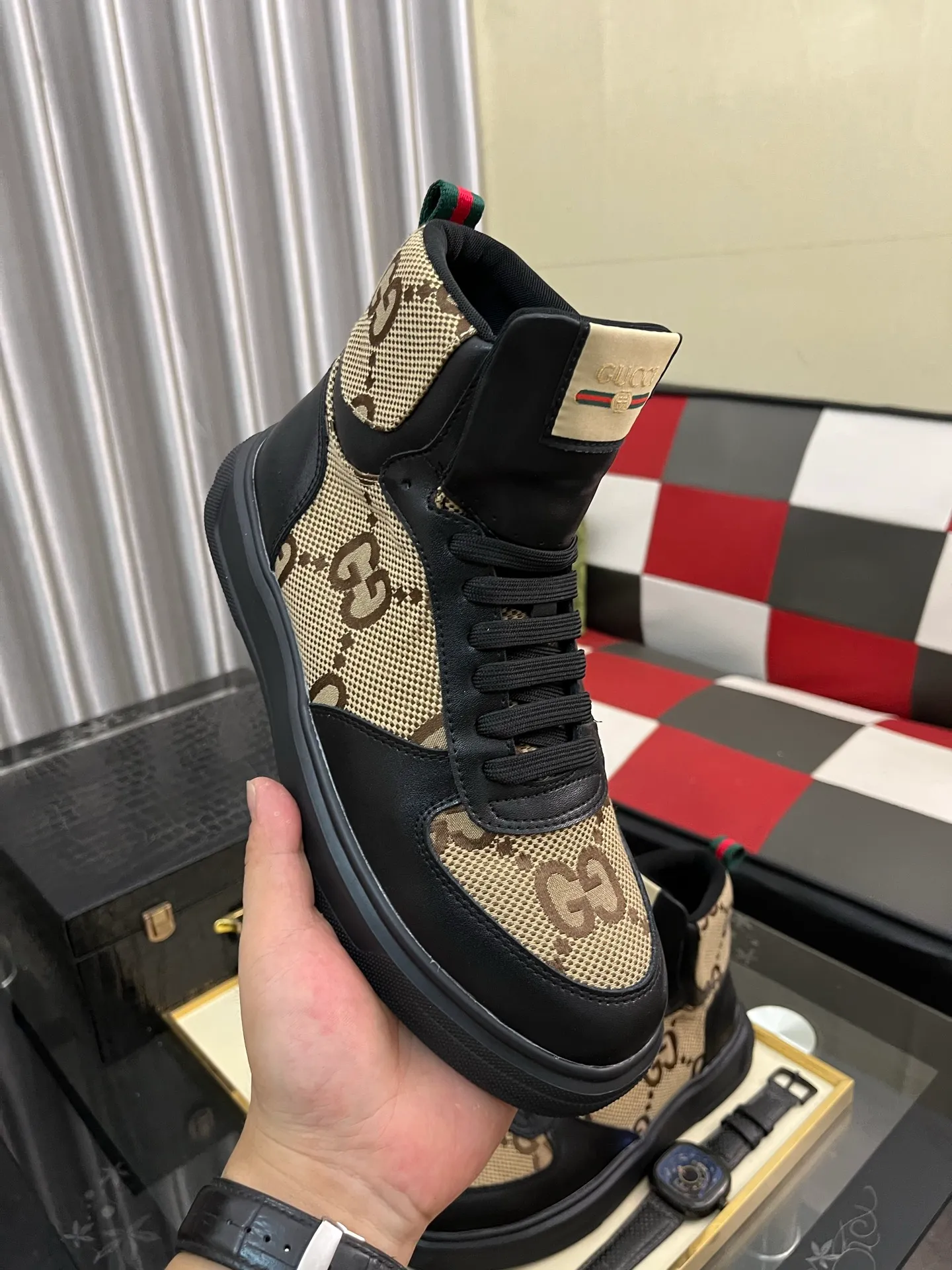Men's shoes 💰440⌚️⌚️ Gucci •Gucci original quality. ~ Unique modern style sneakers. 🏃A must-have casual shoe for trendy men😍😍 Original brand imported from Italy, imported original leather, sheep lining (refuses to discolor and grind feet) Sole: Original sole provided by the original factory, French lazy style design ⚠️Fit to the feet, original quality attached, super comfortable original sole, size: 38-443️⃣Colors available